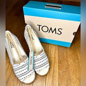 Toms Women's Michelle Black and Cream Espadrilles